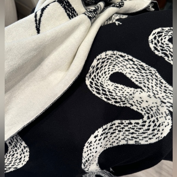 Intarsia knit Snake Throw Blanket Year of the Snake - Picture 7 of 16